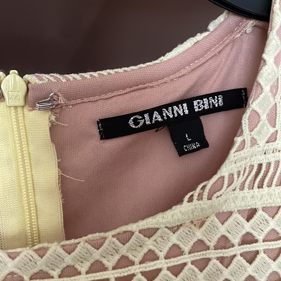 Gianni Bini Buttercup Yellow Dress in large. - Picture 3 of 7